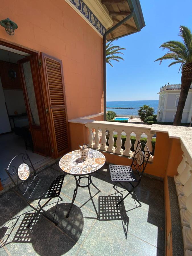 Camera Matrimoniale Deluxe con Balcone e Vista Mare